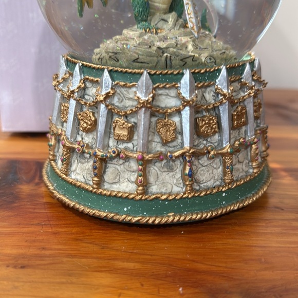 NIB 1997 Vtg The San Francisco Music Box Company Dragon Sword Musical Snowglobe - Picture 3 of 7